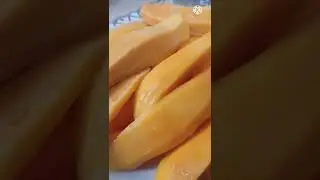 world Famous Pakistani Mangos || The First Mongo Bite Of Mango Season || Short Video||Trending video