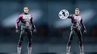 Новые фигурки Cosmic Boy Variant от McFarlane Toys в руках (фотографии предоставлены Robdtoys)