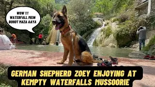 Jeh & Zoey Gaye Mussoorie Ki Kempty Falls: Kempty Falls Mein Gayi Zoey Waterfall Ke Paani Mein