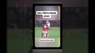 Rom&aacute;rio vinga Edmundo com voadora no advers&aacute;rio #futebol #flamengo #romario #shorts #fifa