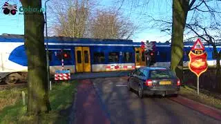Dutch levelcrossing - Capucijnenstraat, Biezenmortel, Noord Brabant -😍4K😍-  Dutch railroadcrossing