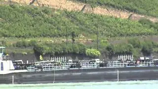 Bauzug, BR185, BR143 und Rheinschiffe bei Rüdesheim