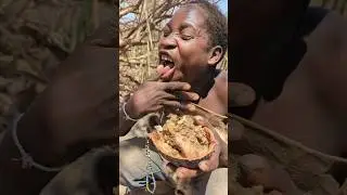 Ohh,, 😯 that's Awesome Very Sweet 😋 Lunchtime‼️ hadzabe tribe Enjoying eating Food