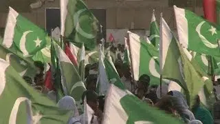 Political rally gathers hundreds in support for Pakistan army