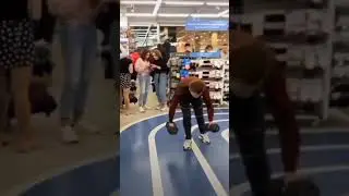 Girls reaction -a boy did workout shirtless 👕 👔 at shop