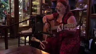 Acoustic showcase Marie Hopkinson