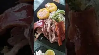 Cerdo horneado (hornado) tortillas de papa, mote (nixtamal), Caldo de Gallina, ceviche de chochos.