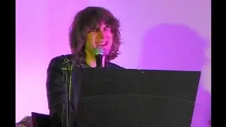 Manuel Schmid singt 