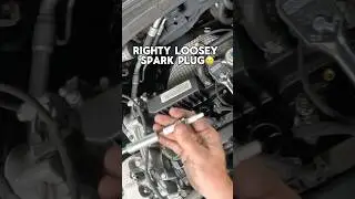 BROKEN SPARK PLUG!!! #automotivetools #automobile #mobile #mechanic #car #diy #mechanicfail