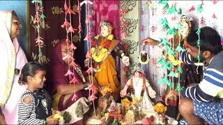 हया वयामधे पहाटे पासुन आई लक्ष्मी बसवत आहे नशीब माझ मी आश्या आईच्या पोटी जन्म घेतला 🙏