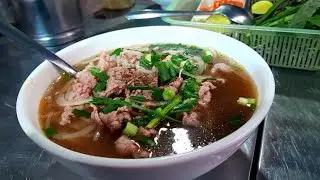 Thưởng thức tô bún tái ngày cận tết Bính Ngọ 2026 có gì đặc biệt.