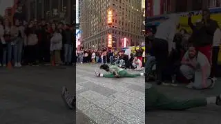 Times square&rsquo;s breakdance, New York City breakdancing! #ytshorts #nyc #timessquare #entertainment