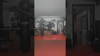 Golden Legs: Sidestep low roundhouse combos, aka bone conditioning #kickboxing #myjhonglawhorn