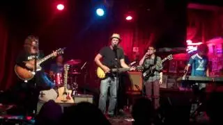 Susan Cowsill & Brian Henneman - It Never Rains in Southern California