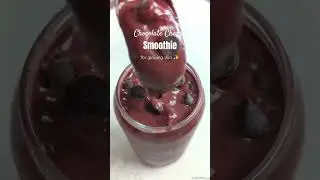 Chocolate Cherry Smoothie 🍒 for a glowing skin ✨ Recipe in the comments 👇🏼