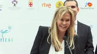 Alison Doody descubre su estrella en el Paseo de la fama de Almer&iacute;a