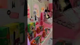 Готовимся к церемонии вручения премии Streamy Awards в бутике Benefit's Brow Bar 😍 Давайте будем гламурными!
