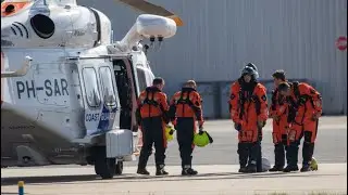 Rotterdamse brandweer per heli naar brandend containerschip op de Noordzee