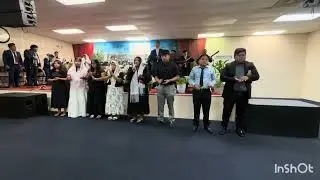 mi hija alabando a Dios