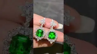 🆕新品～极微油沃顿绿稀有独特尽显奢华高贵祖母绿耳坠，主石：7.32ct，用钻：3.928ct！颜色浓绿 晶体净度火彩都很好，豪华镶嵌满满高级珠宝感，尊贵优雅仅此一对，实物更漂亮#珠寶首飾 #珠寶直播
