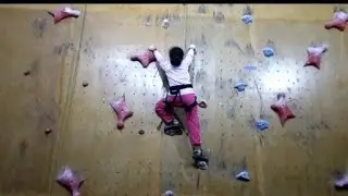 Review Panjat Dinding Anak di Boulder Climbing Gym Mall Boxies 123 Bogor