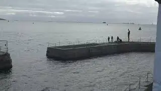 Повреждения пирса Плимут-Уэст-Хоу в результате шторма, декабрь 2025 года.