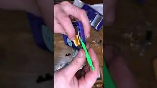 [how to] Original unmolested gameboy color shell swap