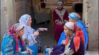 قعدنا علي المصطبة  بصنية شاي نتشمس 🌞 و مجبانش سيره  ناس كتير اوي يعني ⁉️ ايوه مبنحبش نجيب سيرة حد 🤭 