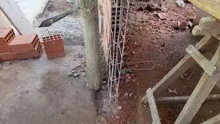 A  coluna   toda  torta  que  era   o motivo  para  largar  a  empreitada.