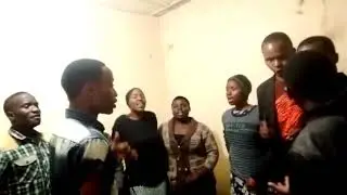 Tucassa Iyela wakiandaa wimbo.