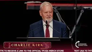 🇺🇸 Доктор Ларри Арнн выступает в Мемориале Чарли Кирка в Turning Point USA в Глендейле, штат Ариз...