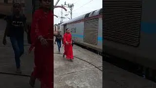 12350 Godda weekly Humsafar Express New Delhi to Godda