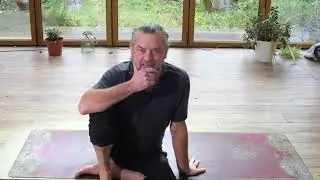 How to ACTUALLY open the hips. (Yoga with Marc J Acquaviva - Scaravelli-inspired)