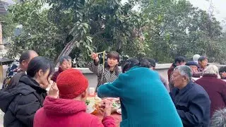 阿英家过年最后一家走亲戚拜年，刚好是表姐夫的60大寿，好热闹啊