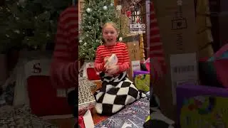Girl Opens Dream Phone Gift and Sister&rsquo;s Reaction Steals Show|| Heartsome 💖