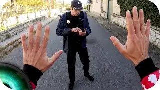 Me pilla la POLI meando | First Person Shitter 4 | Videojuego en la vida real