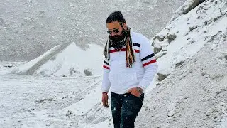 Finally Snowfall❄️ milgai Manali ma|| Near Shinkula pass||Agra to Manali ||@travelwithvickyhimanshi 