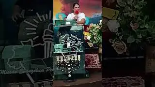 Presbitera Paula Cruz na ora&ccedil;&atilde;o 