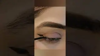 winged eyeliner hack #eyeliner #eyelinertutorial #eyelinerforbeginners #eyelinerhack #trending