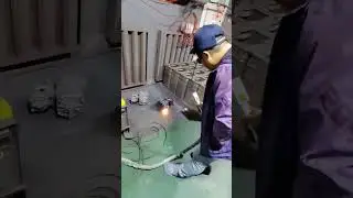 1500W laser cleaning machine for rust and oil removal on train's part