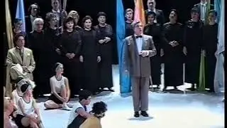 И вновь цветёт акация.
