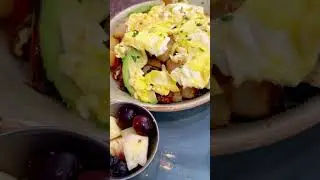 First Watch Breakfast - Kale Tonic & Farmhouse Hash (sub bacon for chicken) #firstwatch #vlogshorts