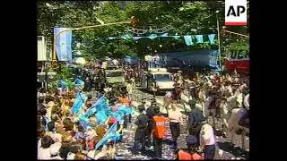 ARGENTINA: NEW PRESIDENT DE LA RUA SWORN IN