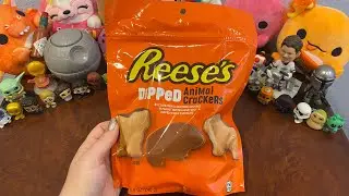 Reese&rsquo;s Dipped Animal Crackers #asmr #chewingsounds