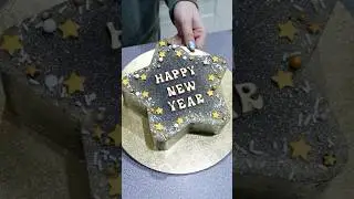 Use our Star Flexi Frost & Carve to create a fun and unique cake for New Years this year! ⭐️ #cake