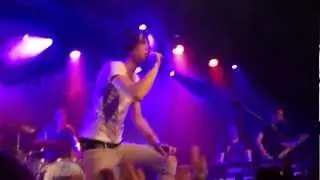 OnlySevenLeft (LIVE) -  Runaway