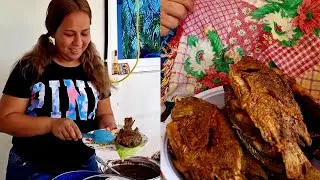 Mamá  Santos  Nos Invitó A Un Rico Almuerzo Hiso Mojarras Fritas Y Muy Felíz Servimos😱🥳