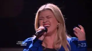 Kelly Clarkson sings 