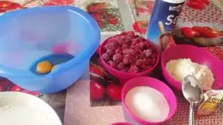 Bolo simples de framboesas congeladas 😃😃