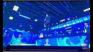 Speed doing a backflip on champions league post game show 😭